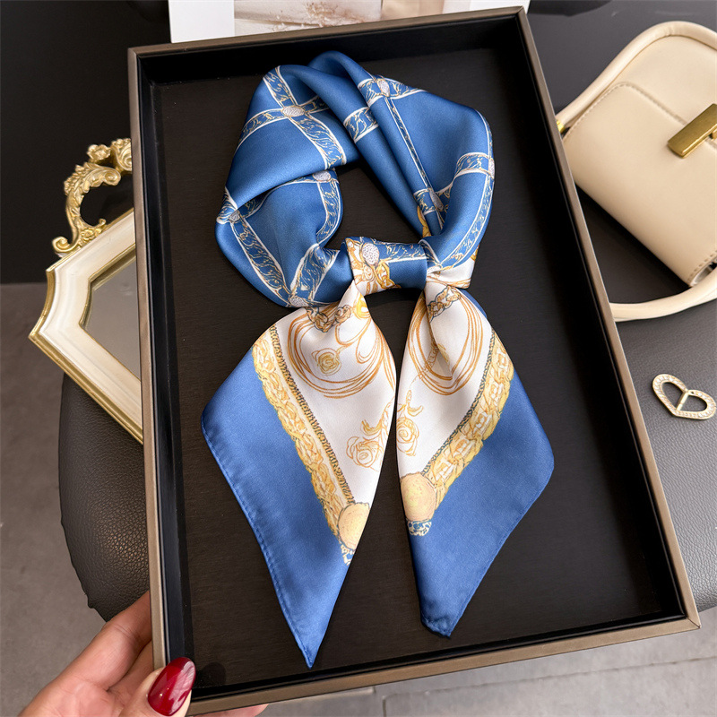 Blue Classic Chain Print Squar - Scarf Silk Square recension och pris